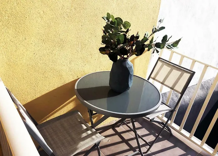 20 1 - With Terrace شقة