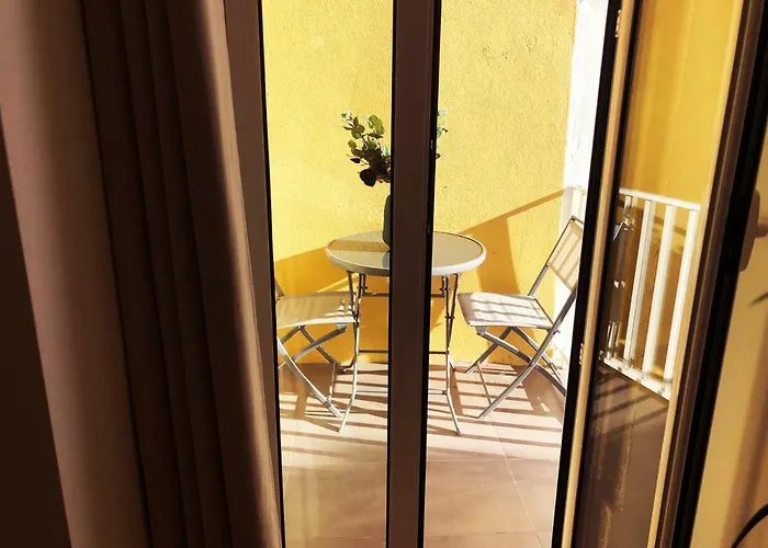 20 1 - With Terrace شقة *